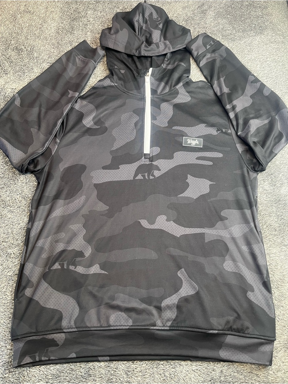 Waggle Golf 1/4 Zip Hoodie Men’s Large Black and Grey Camo Bear Performance.